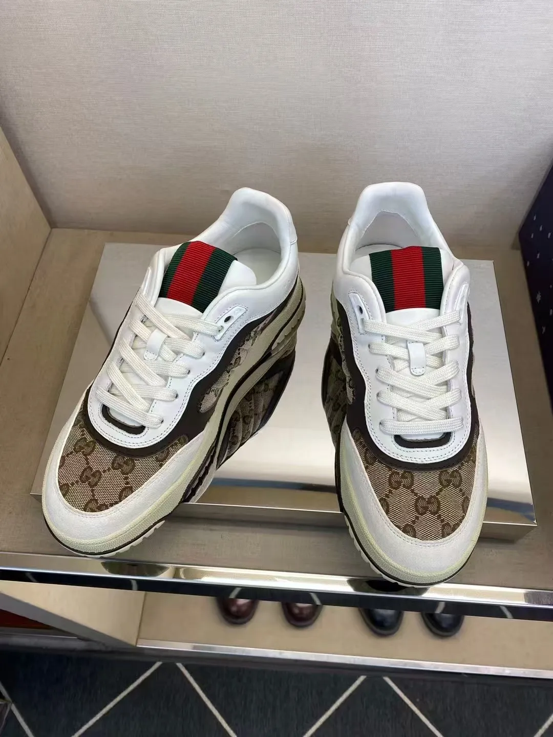 Men's Men's Shoes 💰440 [New Style] 🎍🎍Gucci - New Men's Shoes GUCCI [Lightning] The latest shoes are shipped. Original quality, fashionable, made of special materials, sheepskin lining, brand new packaging. The foot feels super comfortable and the workmanship is impeccable. Size: Male 38-44 (45 can be customized